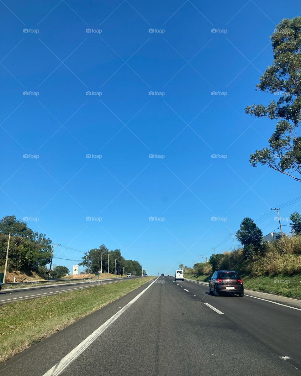 Tem como dizer que nosso trecho não é bonito?

A estrada de Jundiaí para Cabreúva (Rodovia Bispo Dom Gabriel Paulino Bueno Couto):