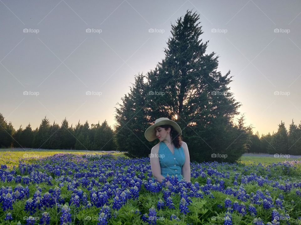 Pinup model in field of flowers 