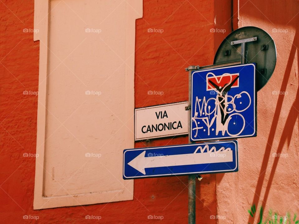 Humorous vandalism in a signage