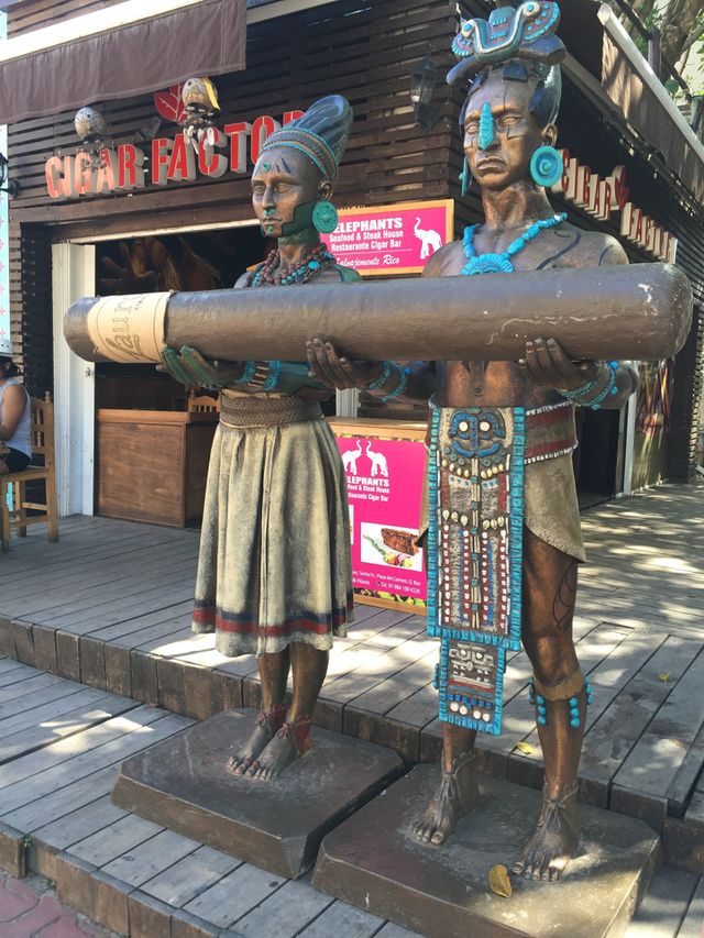 Huge cigar statue 