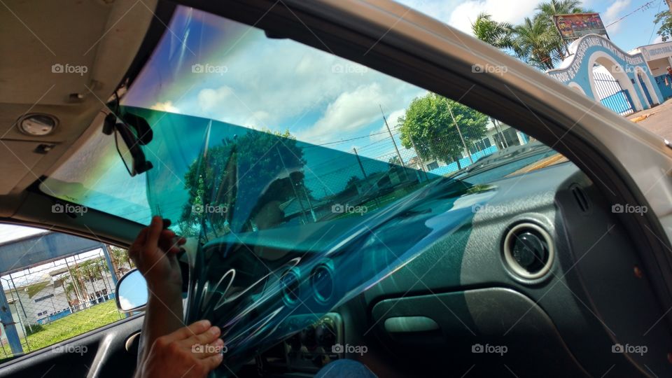 Insulfilm em carro, retirada obrigatória em vistorias.