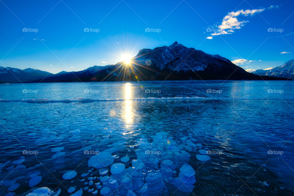 Sunrise Abraham Lake. Starburst