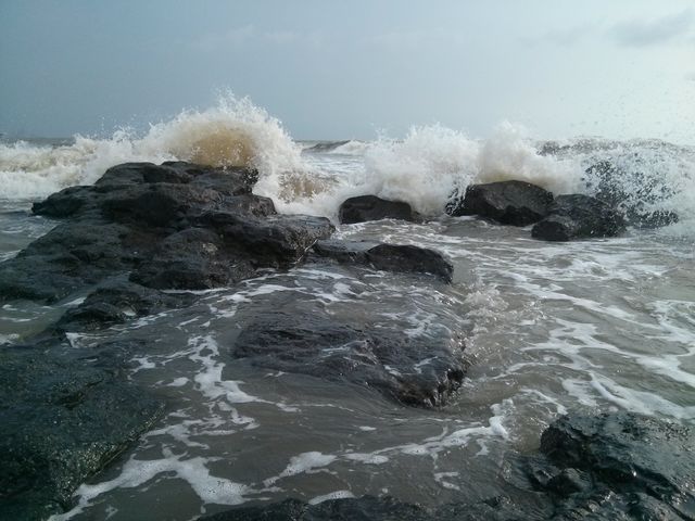 Sea waves