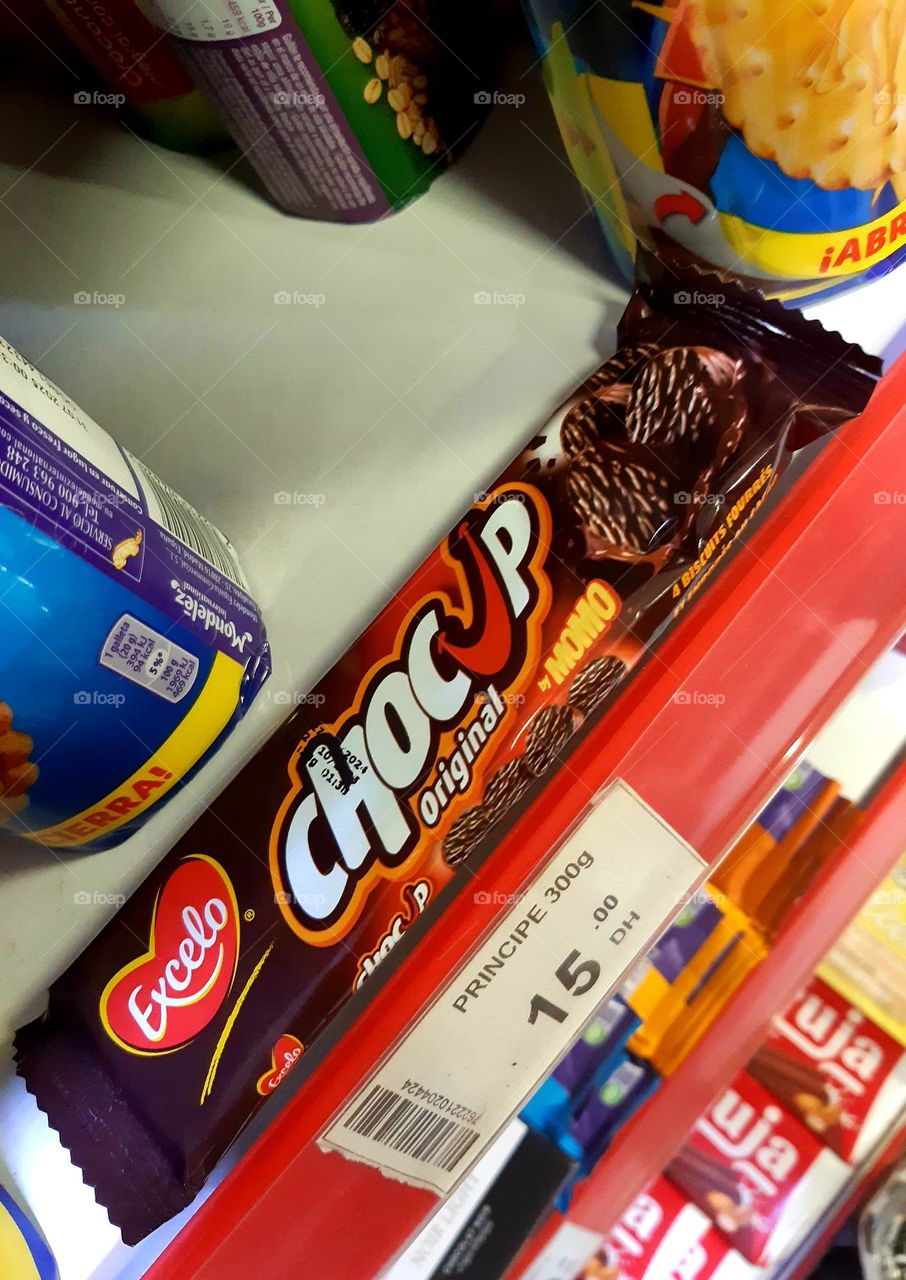 Bimo Chocob is a popular type of dessert that combines luxurious chocolate with a crunchy texture and a rich creamy filling. This treat, made in the city of Ait Melloul on January 1, 2025, offers a perfect blend of flavors that melt