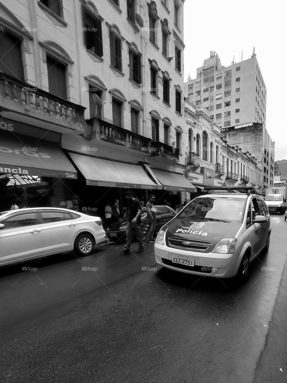 Automóvel de patrulha em uma das ruas do centro de São Paulo.