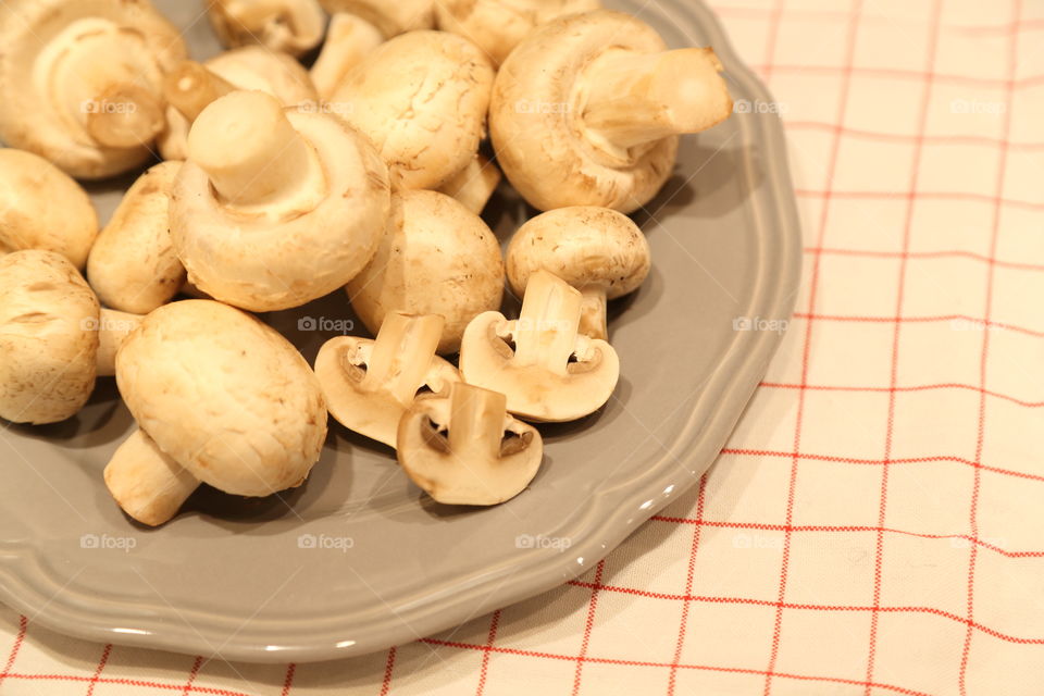 Raw button mushrooms 