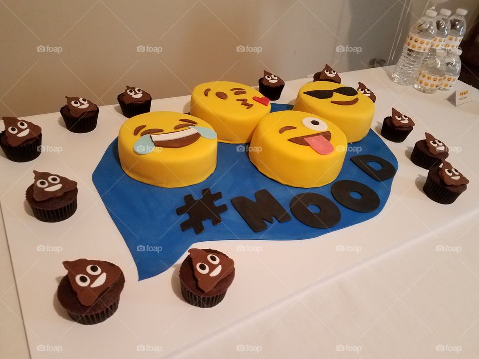 home made emoji cake party