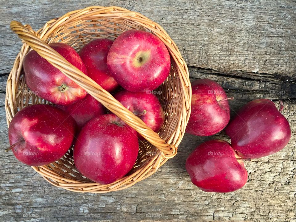 Red apples