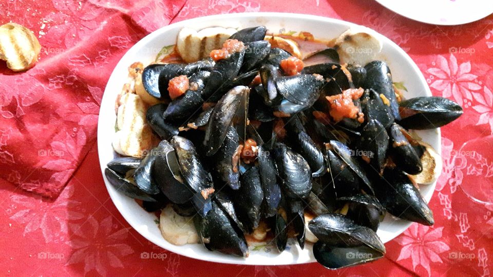 Dish of fresh delicious mussels