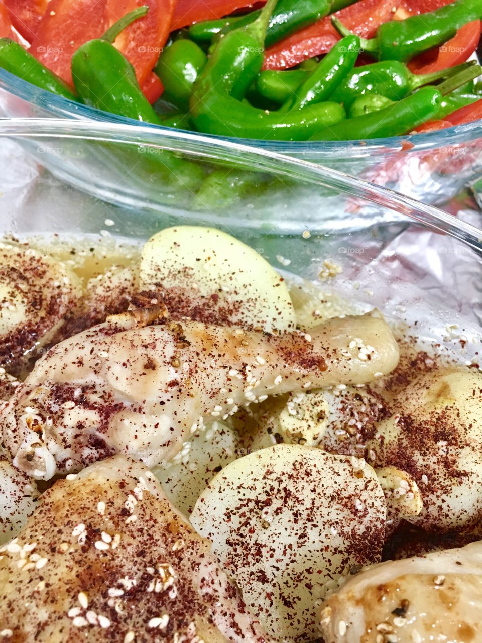 Chicken with potatoes in date sauce, lemon and peppers