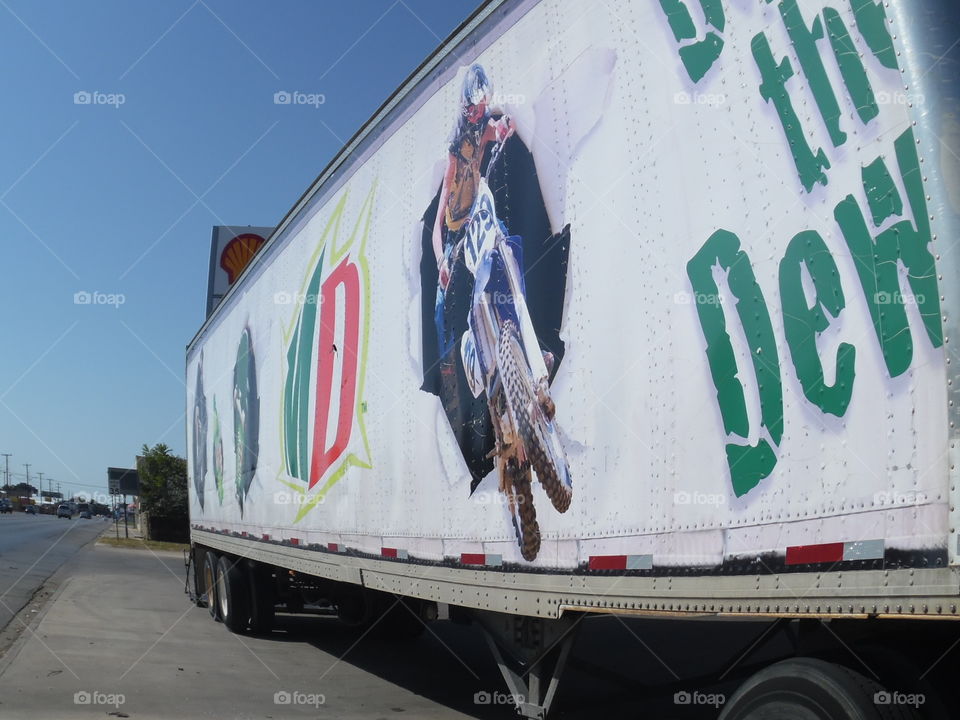 do the dew. This is a picture I took while visiting a convenient store. 👣 🚶 🏃 🔥 💨