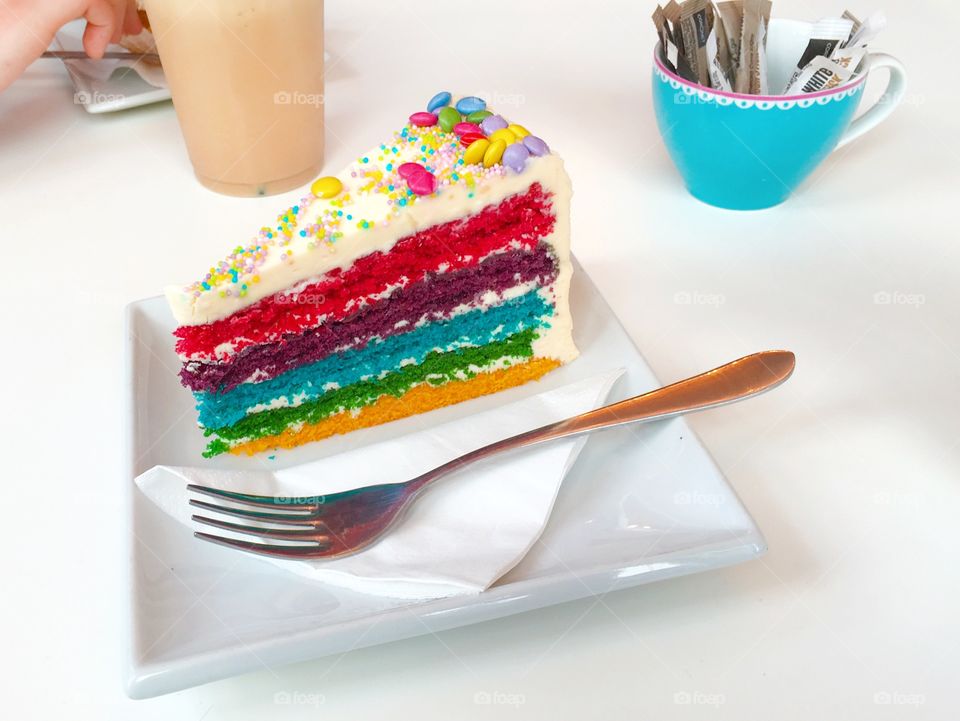 Rainbow vanilla buttercream cake 🌈🍰