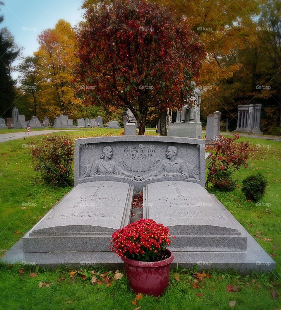 Eternal love . The ultimate gravestone - United forever 
