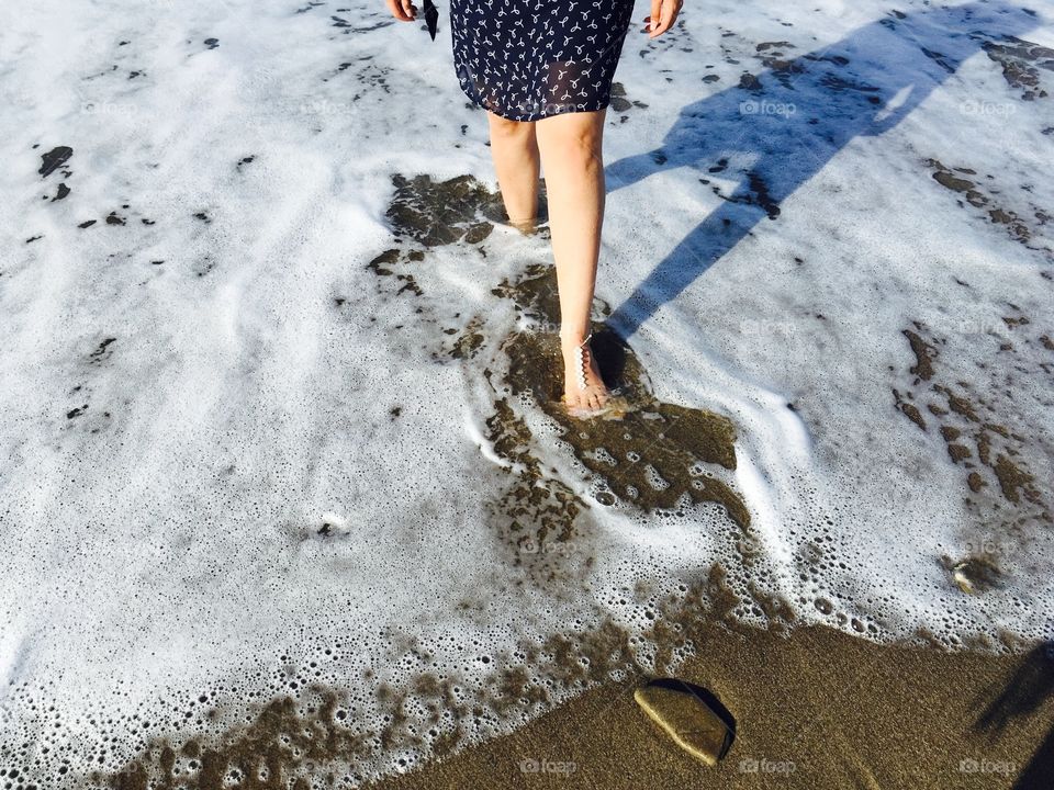 Feet in the sea 