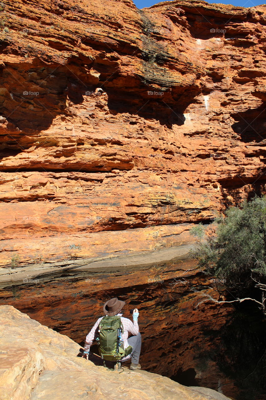 Day hiking to an amazing Oasis in the red centre of Australia