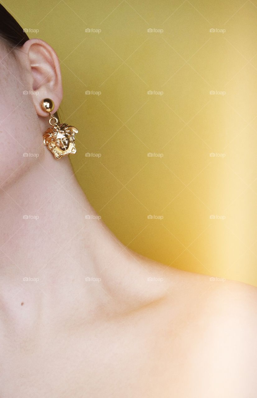 Medusa gold earings 