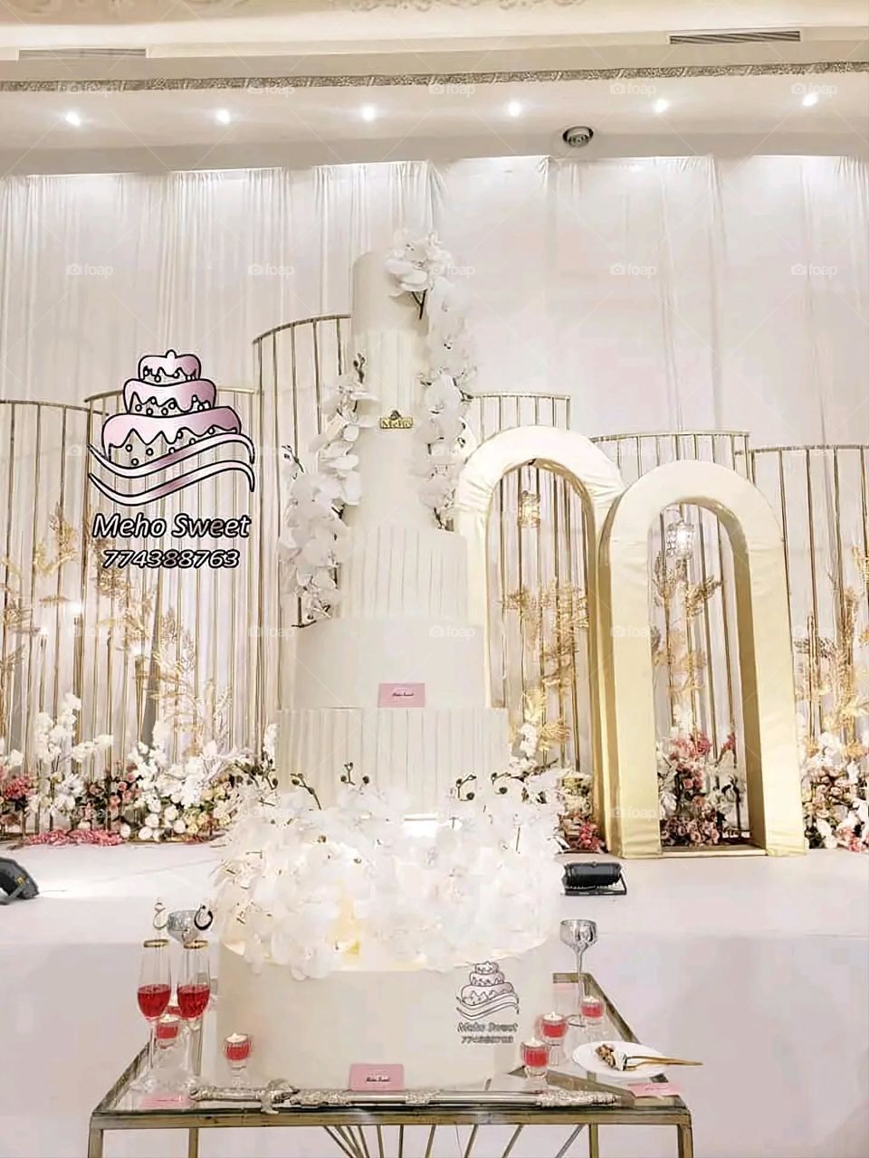 A very beautiful picture, and there is no better picture than it. There is no better picture of green herbs and colorful, red and white roses than it. Glory be to God, the natural and picturesque view, and there is no more