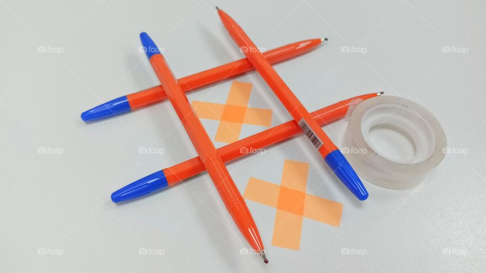 tic-tac-toe in color, color - orange, in orange, orange on white, ballpoint pen
