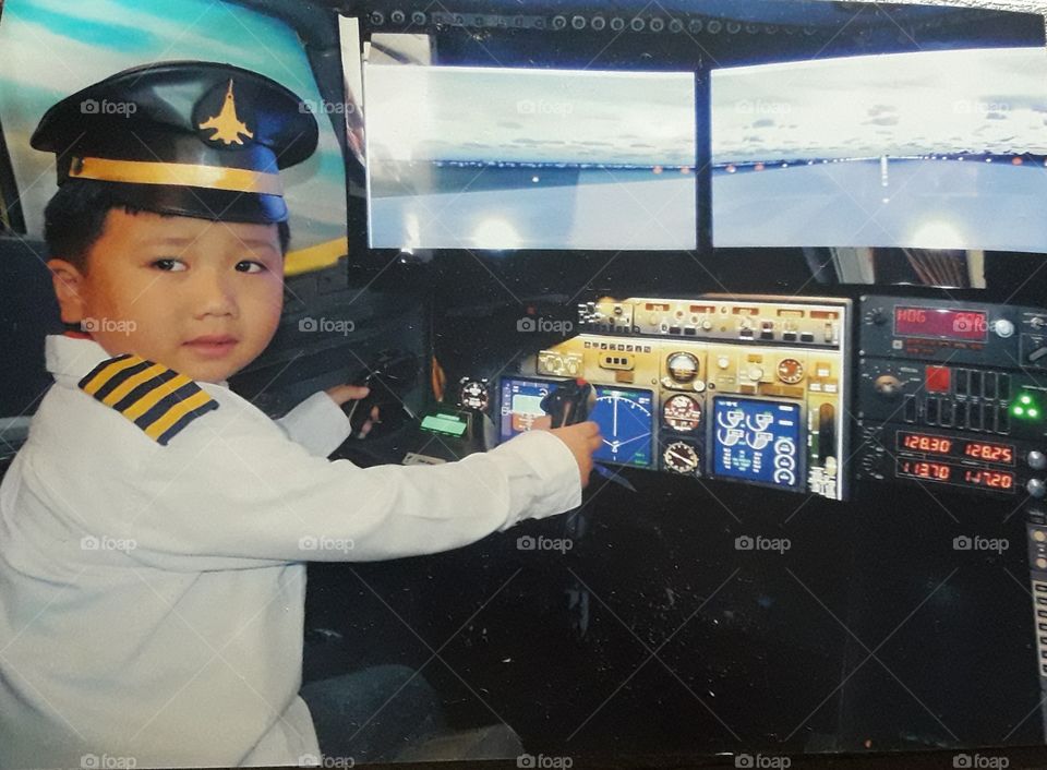 become an airplane pilot