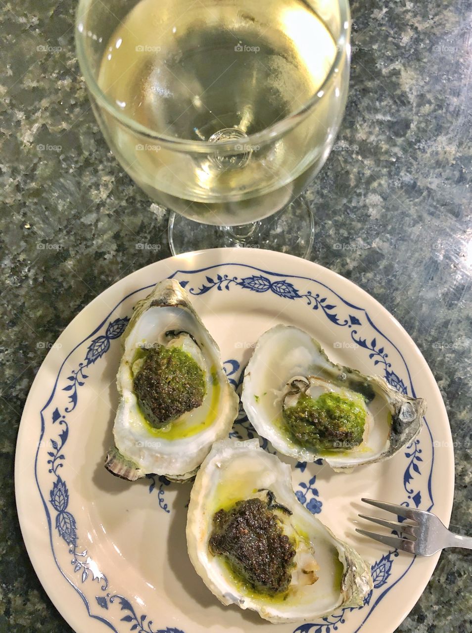 Oysters with wine and pest