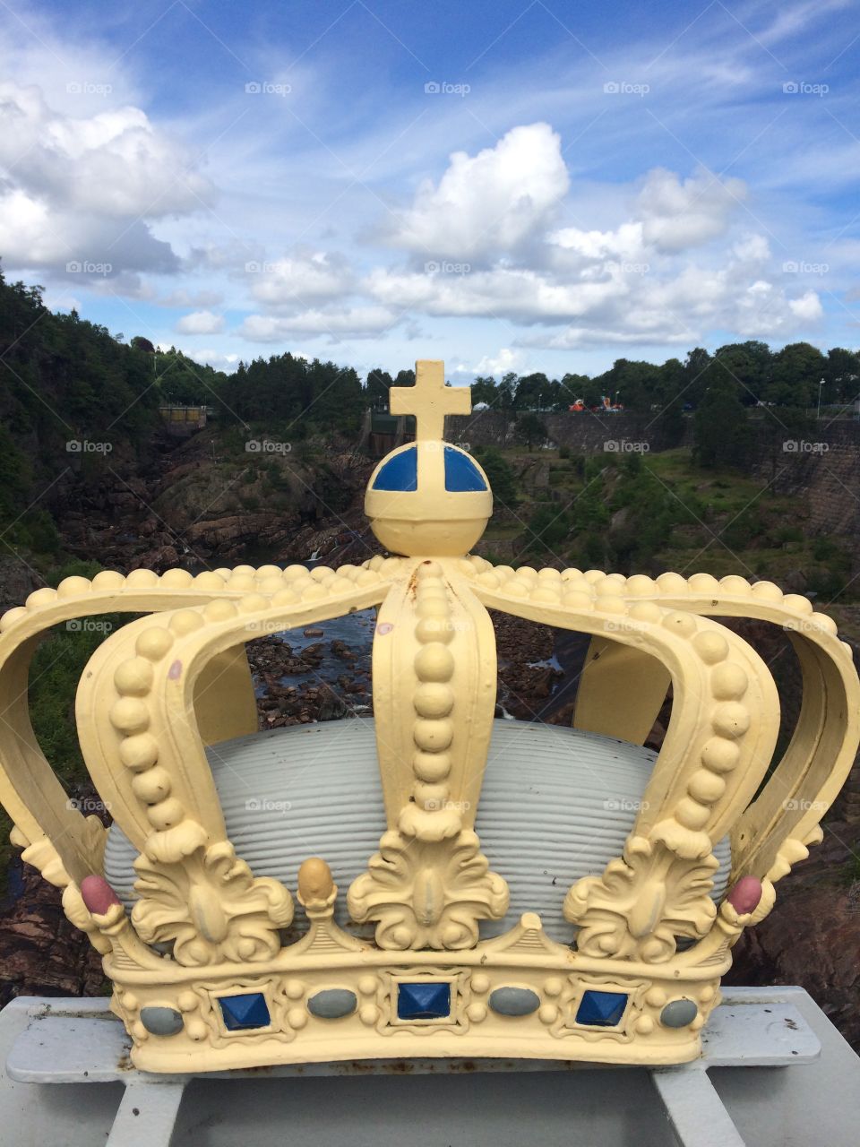 A crown on Oskarsbridge in Trollhättan, Sweden. 