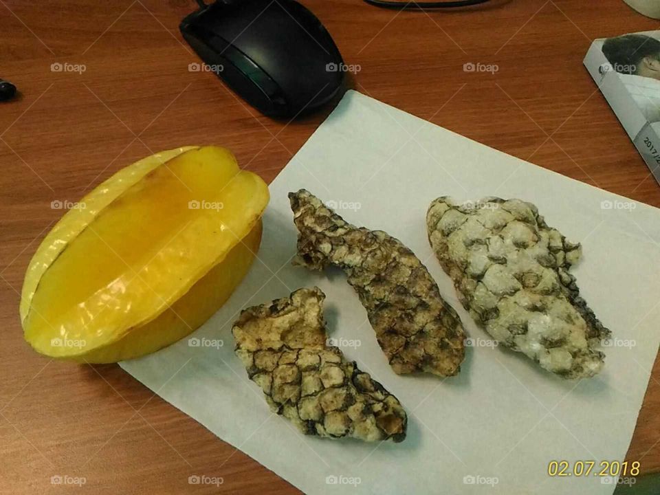 Belimbing (Star Fruit) and Kulit Ikan (Fish Skin Crackers)