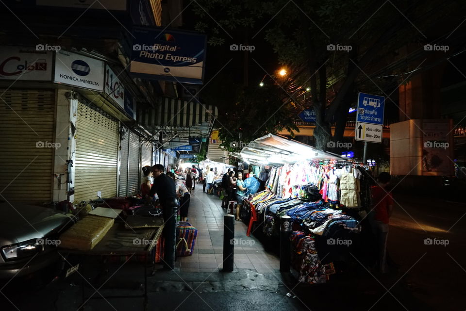 Sukhumvit night market 