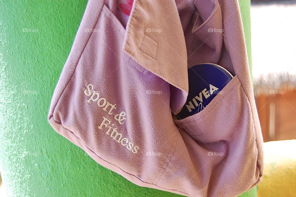 Nivea creme in Lila bag 
