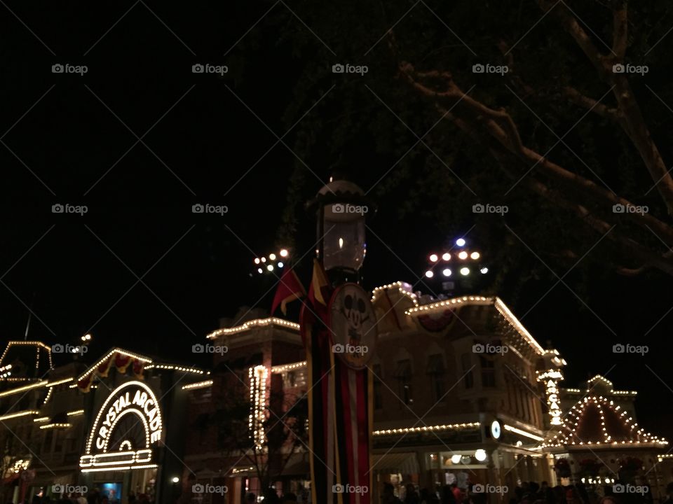 Crystal Arcade Main Street. Disneyland, Anaheim In California. 1930’s Vintage Fair. Vintage Carnival Decór. 