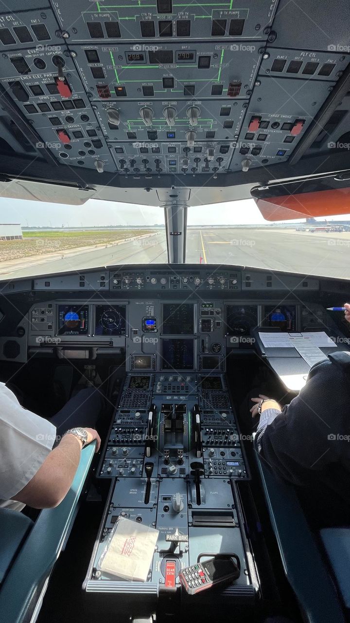 Airbus A320 flightdeck view