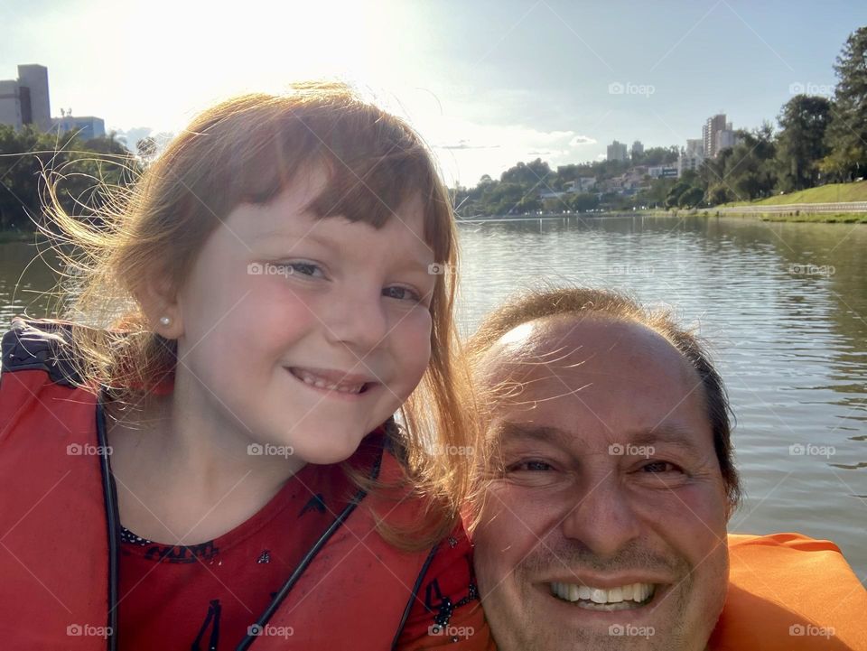 🇺🇸 We went kayaking on Lago do Taboão, in Bragança Paulista. Being with family, it's nicer! / 🇧🇷 Fomos andar de caiaque no Lago do Taboão, em Bragança Paulista. Estando em família, é mais legal!