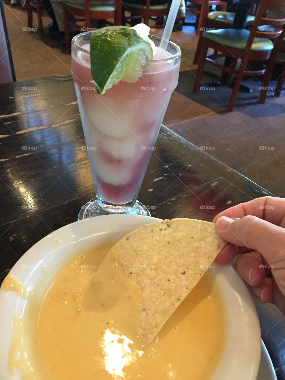 Queso, chip and margarita