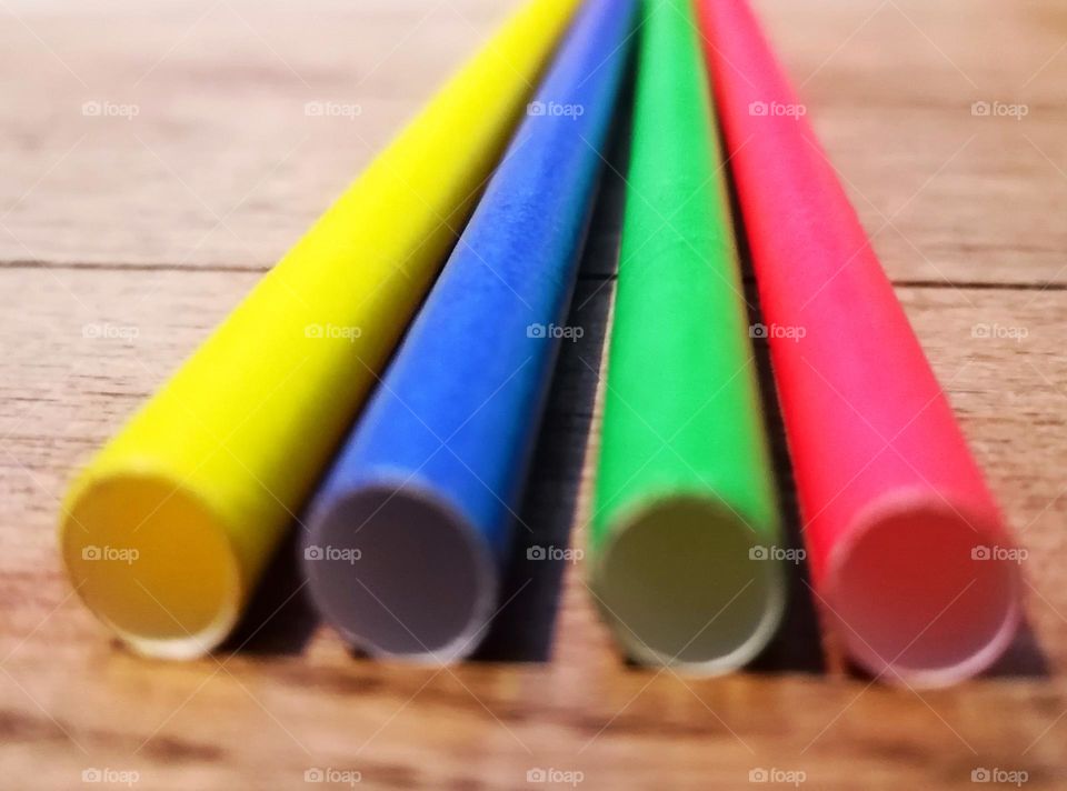 4 vibrant strohs