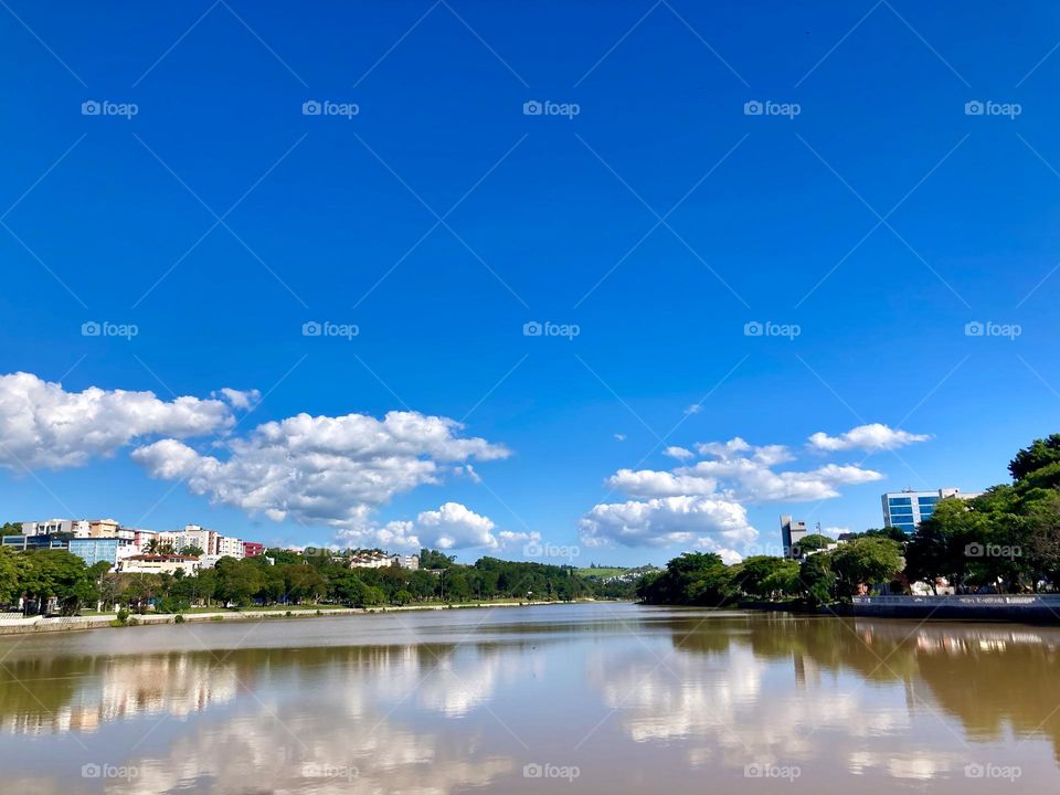 Ontem foi aniversário de Jundiaí. Hoje, é o de Bragança Paulista, essa cidade que tão bem me acolheu por quase 3 anos e que hoje frequento mais do que semanalmente!

Olhe só que beleza o Lago do Taboão: