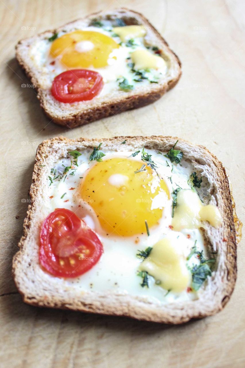 Toasted bread with egg