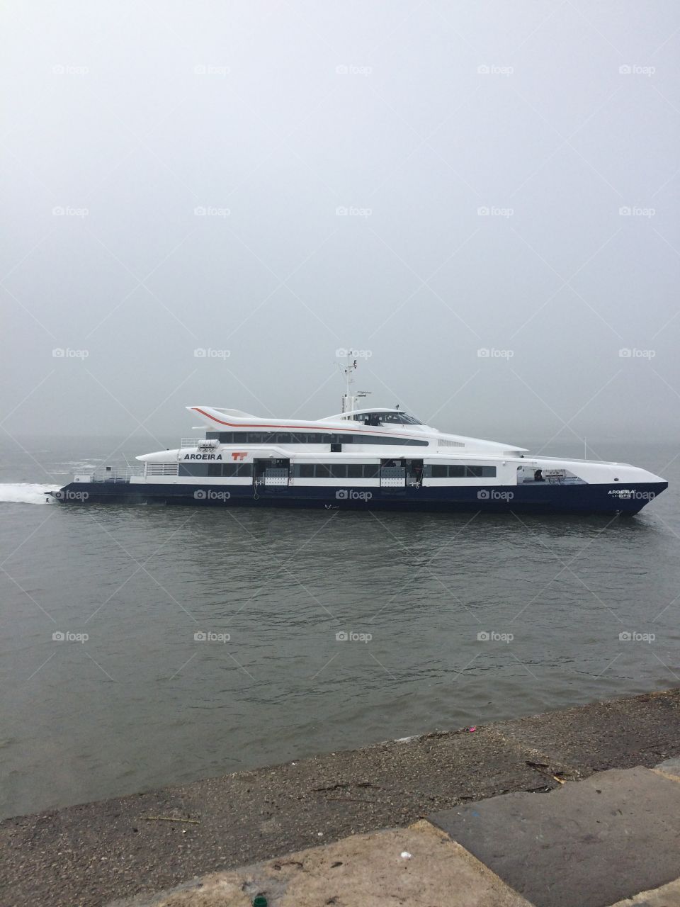 Boat is coming to Lisbon 