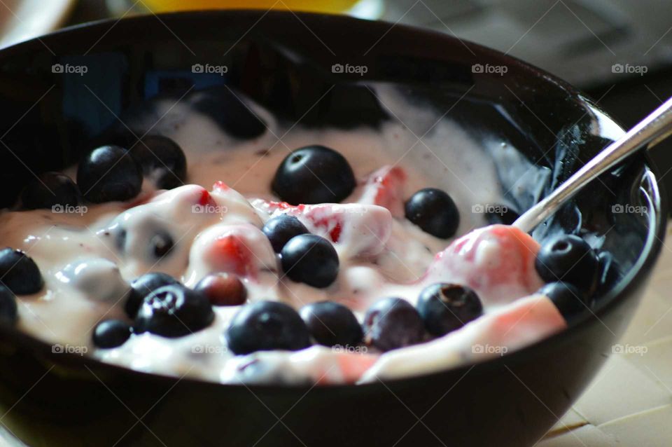 blueberry and strawberry with joghurt