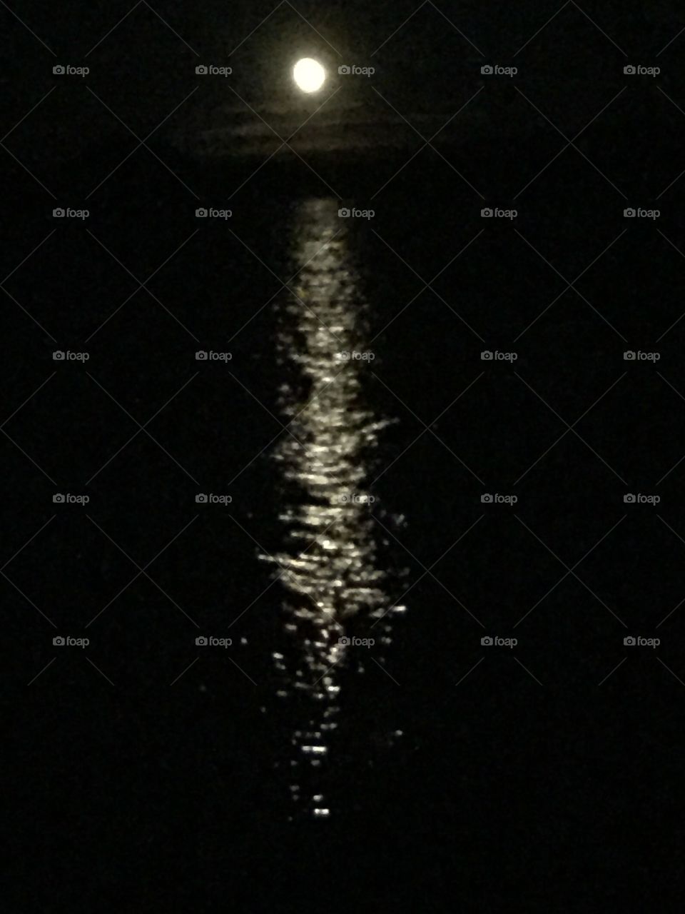 Moon on the lake 