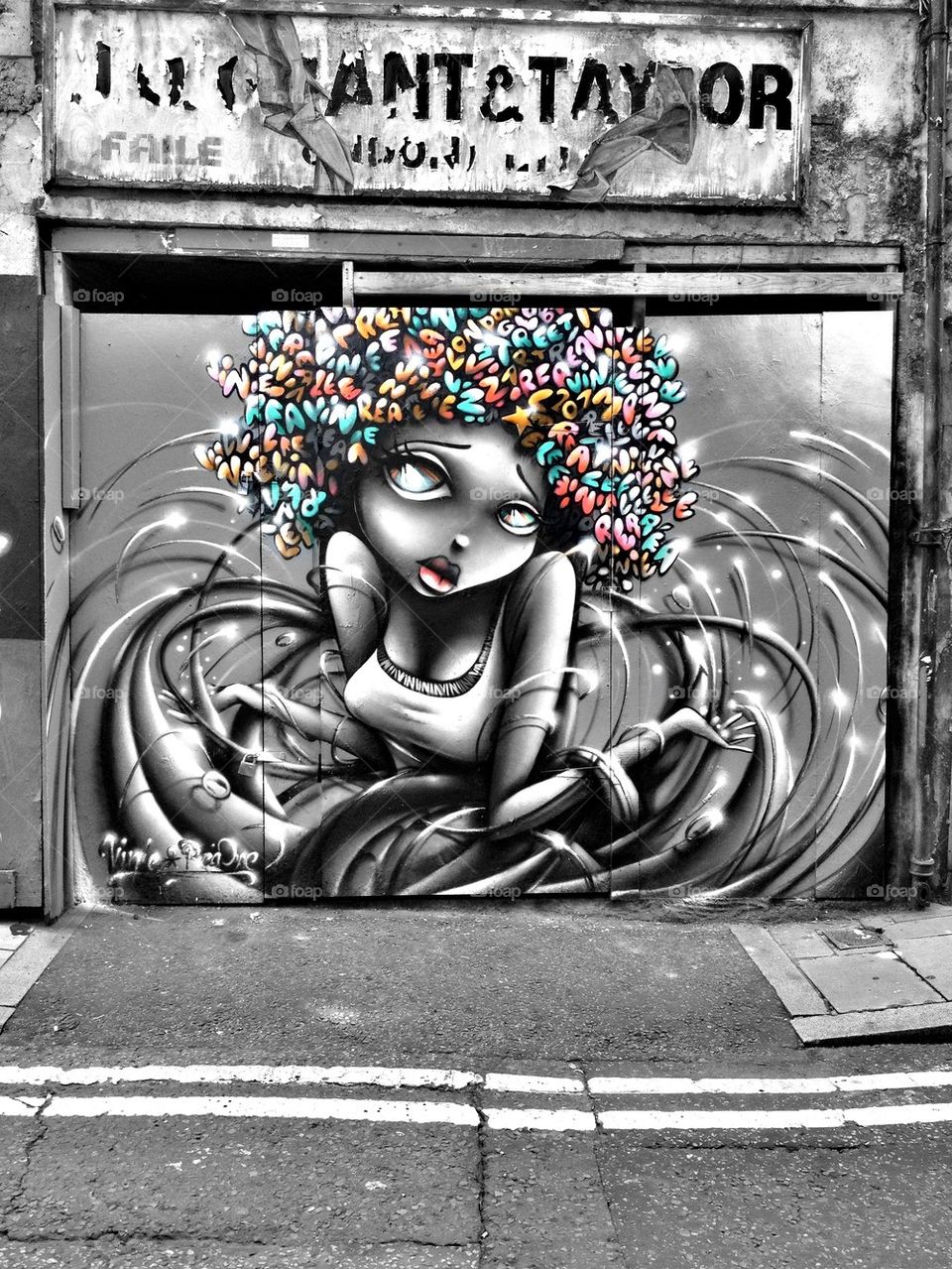 graffiti woman color london by itr33