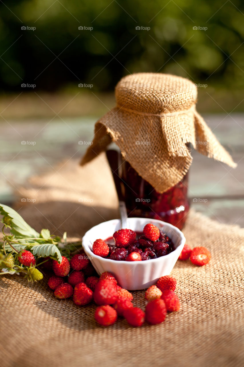Wild strawberry and homemade jam 