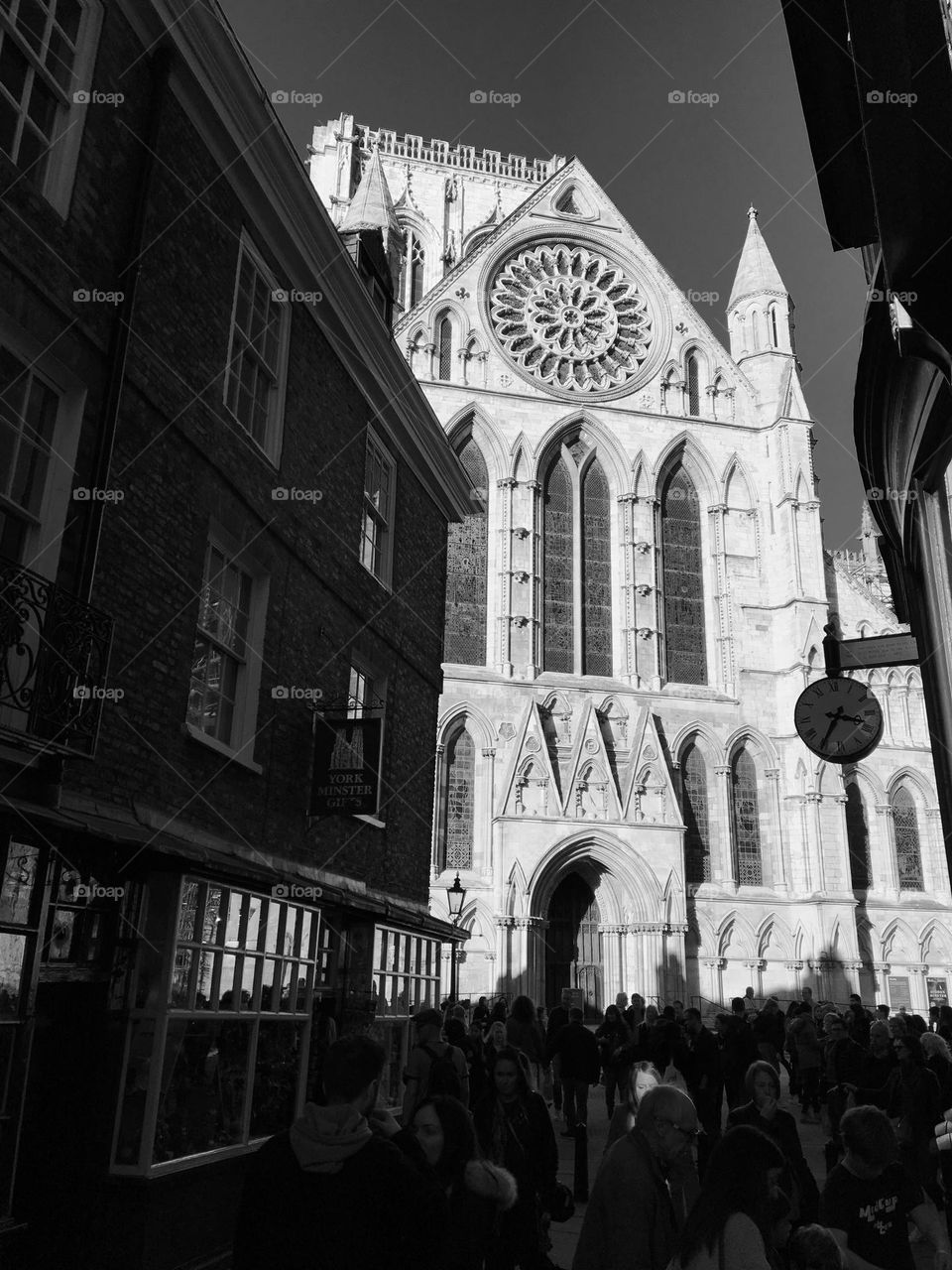 I love this photo in B@W York Minster in the sunshine and how a bean of light hits the face of one shopper … magnificent architecture… how did they do it ?