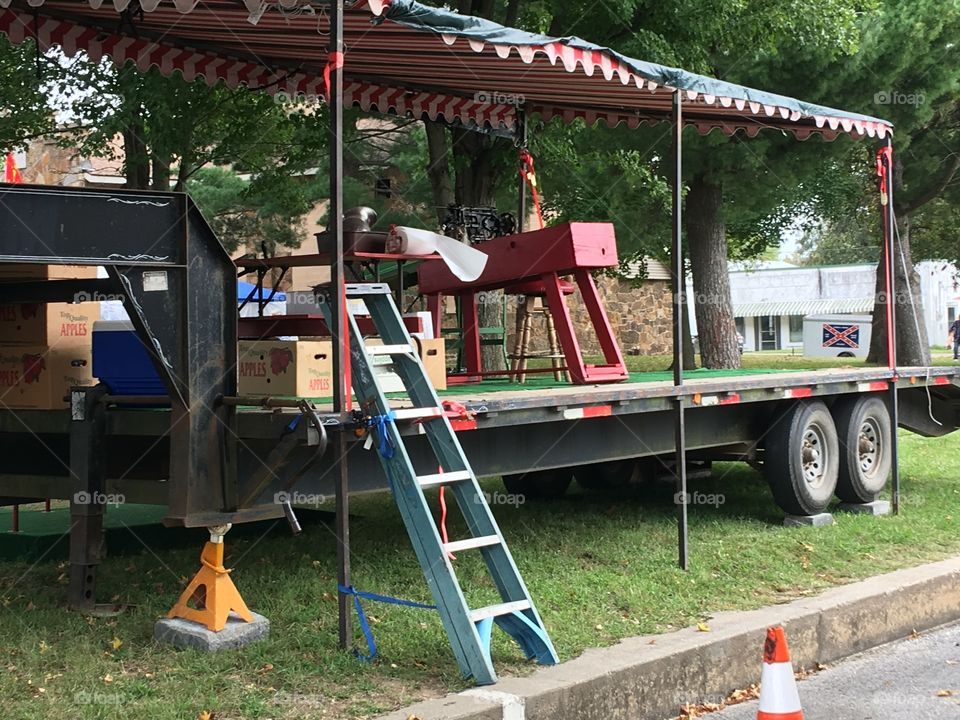 They’re setting up for the apple festival for this weekend! Apple peeling stand and free apple slices.