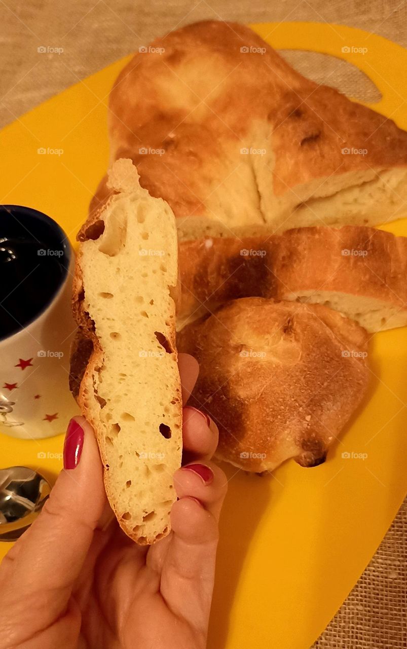 tasty bread 🍞🥪🍞 in the hand eating