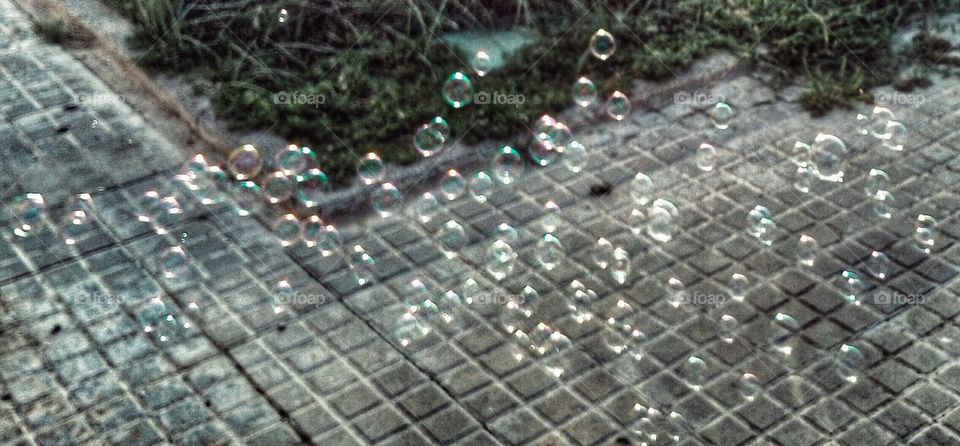 Bubbles. Burbujas que hicieron mis hijos en la calle
