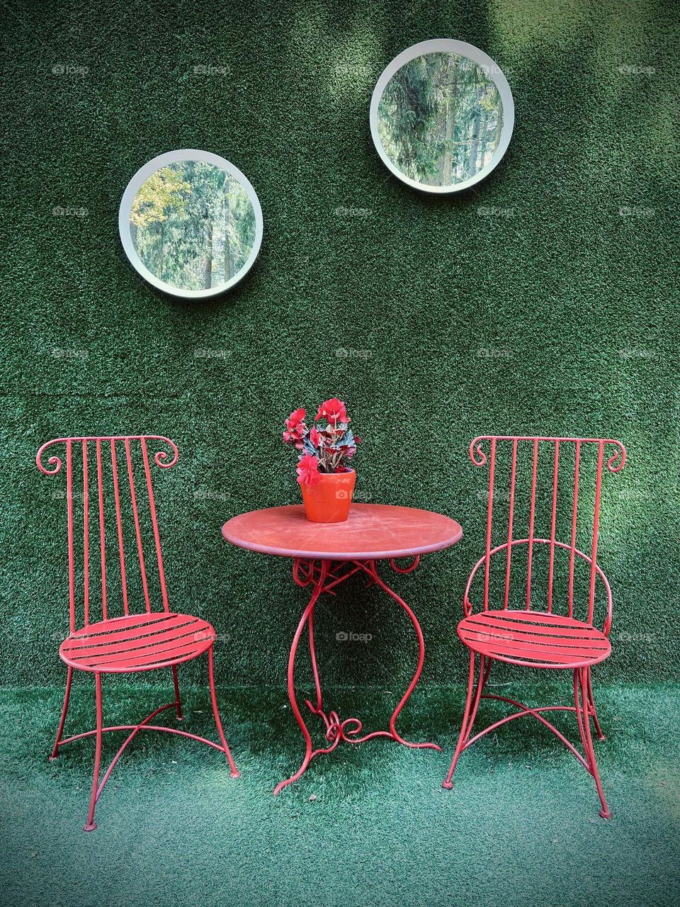 Green and red colours 