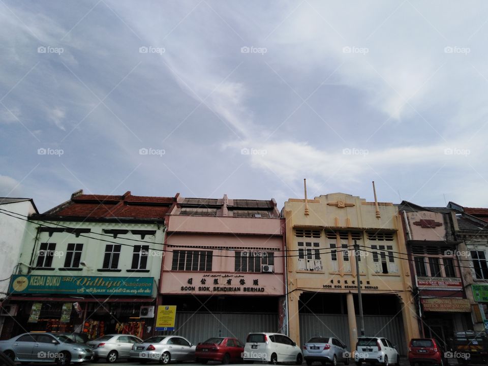 The photo shows a street located in klang which is most of the buildings were built decades ago. We can see the design are old building.