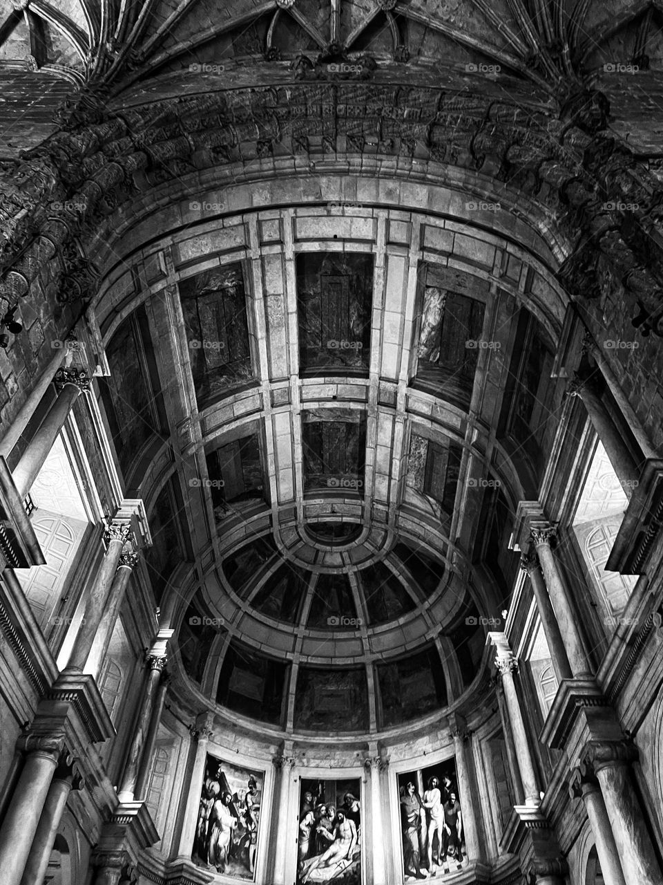 Black and white photography of a ceiling 