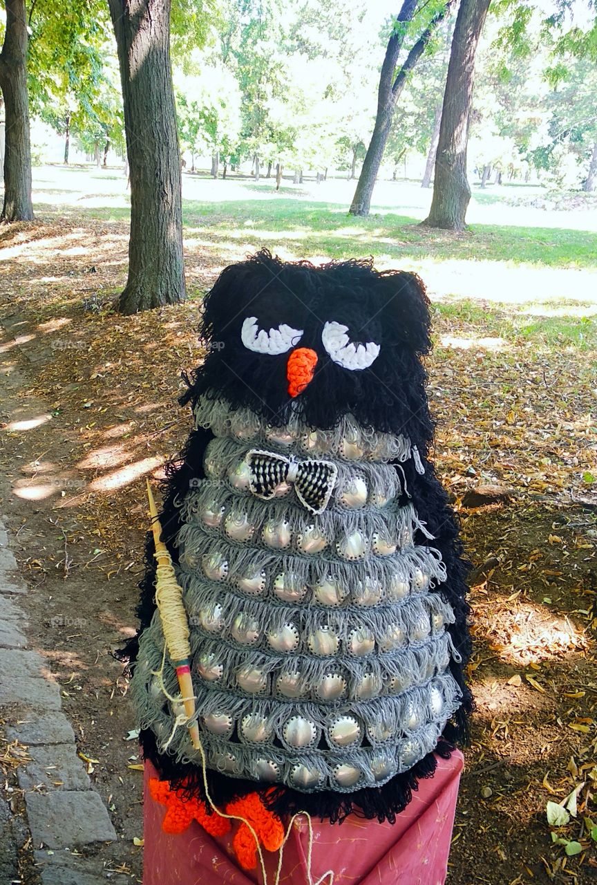 Unreal... biggest owl made with human arm and with crocheted, used only metal for recycling beer can and cotton. Fabulous, nice way to save nature... lonely owl in the wood 🥰