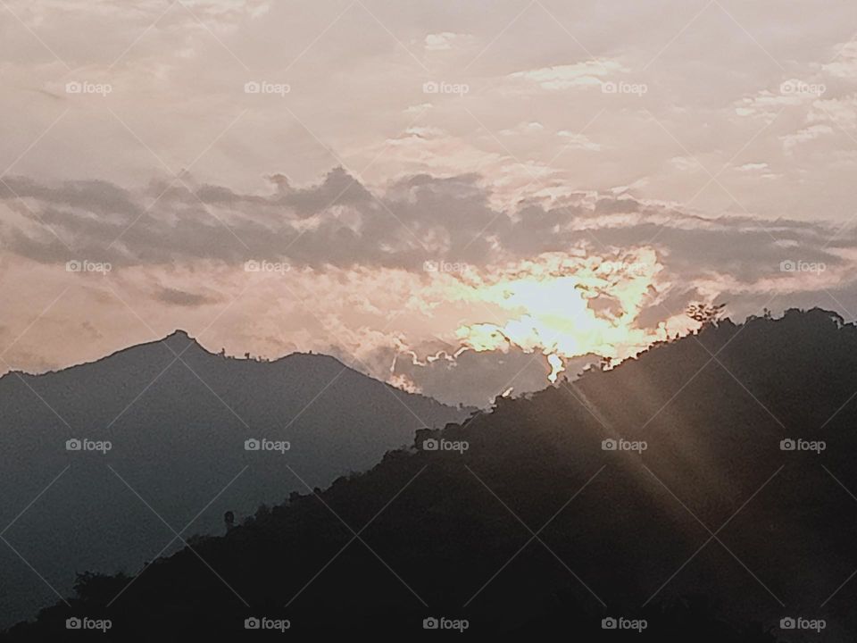 Ravarma VanguvO  /  Light transmission / Beautiful clouds /  Wonderful sunrise