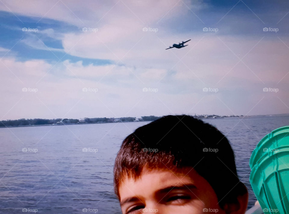 Good rest with children in nature_day on the river